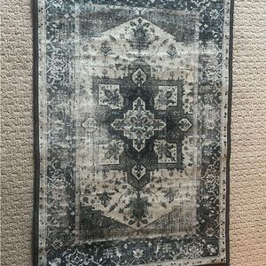Vintage Style Area Rug in Gray and Cream